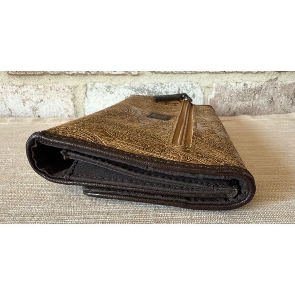 Relic Embossed Leather Wallet With Paisley Design & Snap Closure Tan - Picture 3 of 16